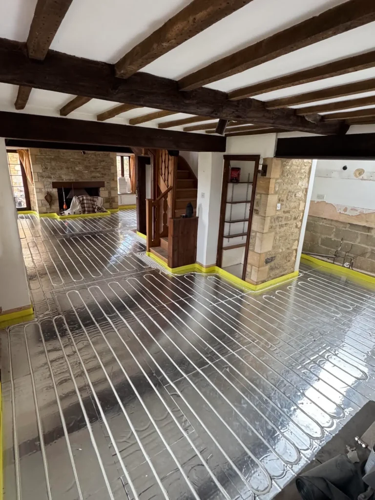 Underfloor heating with insulation